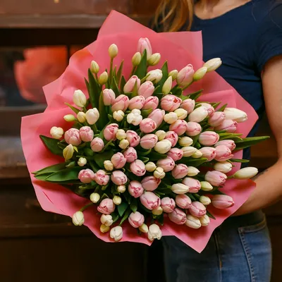 201 красно-розовый микс из тюльпанов в букете за 36 990 руб. | Бесплатная  доставка цветов по Москве