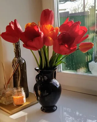 Букет тюльпанов в вазе с имитацией воды. Силиконовые тюльпаны. Декор в  интернет-магазине Ярмарка Мастеров по цене 3700 ₽ – R4WASRU | Букеты,  Таганрог - доставка по России