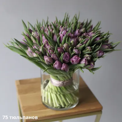 Стильные тюльпаны в вазе