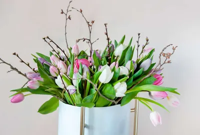 Тюльпаны в вазе дома (43 фото) - фото - картинки и рисунки: скачать  бесплатно
