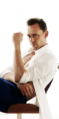 ha11-tom-hiddleston-cold-film-face - Papers.co
