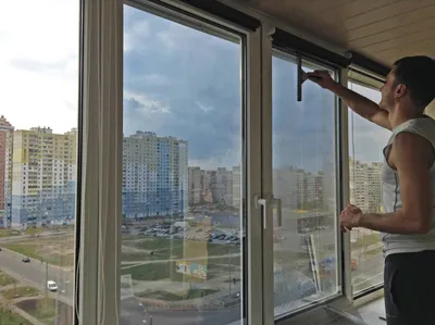 Тонирование окон (дверей) загородного дома пленкой в Москве