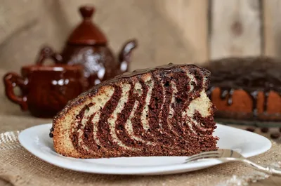 Пирог Зебра к чаю – самый простой и вкусный домашний десерт | FoodOboz |  Вкусняшки, Рецепт выпечки, Домашние десерты