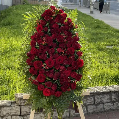 Букет \"Траурные красные розы\" с доставкой в Учалах — Фло-Алло.Ру, свежие  цветы с бесплатной доставкой