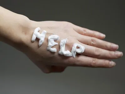 Изображение рук: как бороться с треском пальцев