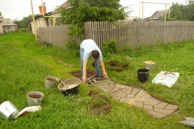 Как сделать садовую дорожку из спилов дерева
