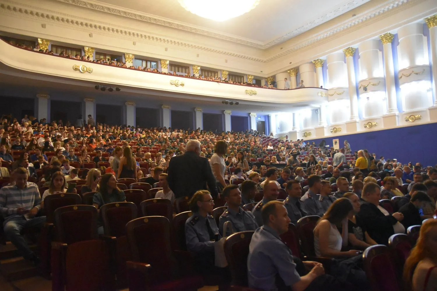 Новости дкж. ДК железнодорожников Гомель. Дворец культуры железнодорожников Челябинск. ДК железнодорожников Челябинск зал. Дворец железнодорожников Минск.