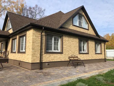 Цвет фасада дома с коричневой крышей фото фотографии