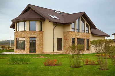 Цвет дома с коричневой крышей - 60 фото