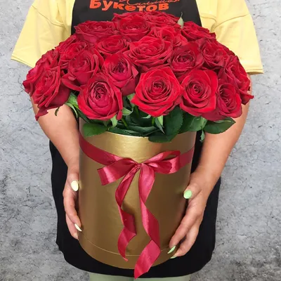 Малиновые розы в коробке (L) 73-75 роз - купить в интернет-магазине Rosa  Grand