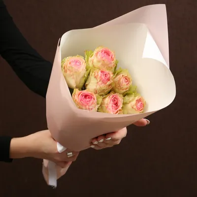 Цветы в корзинке \"Поцелуй розы\" с доставкой по Пензе от 2990 руб.