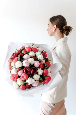 Какие цветы лучше и выгоднее купить на 8 марта: отвечает флорист — Сноб