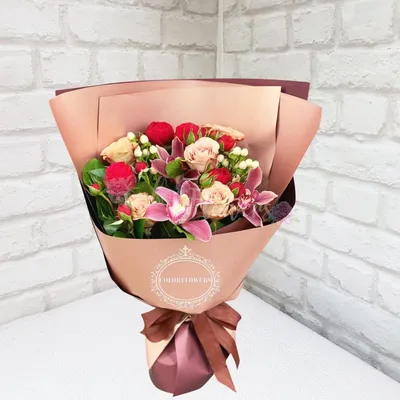 Для мамы и дочки: нежный букет и цветы в шляпной коробке по цене 8410 ₽ -  купить в RoseMarkt с доставкой по Санкт-Петербургу
