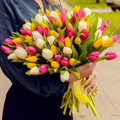 Белые тюльпаны в коробке - от 51 цветка за 11 290 руб. | Бесплатная  доставка цветов по Москве