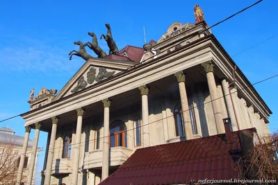 Цыганская столица мира: молдавский городок, где местные жители выставляют  напоказ свое богатство — DRIVE2