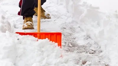Уборка снега: почему каждый год это проблема и как ее может решить  аутсорсинг