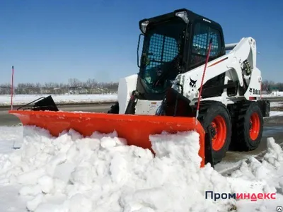 Петербуржцы каждый день по 120 раз жалуются в Комблаг на уборку снега