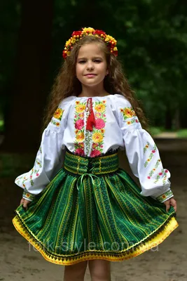 Украинский национальный костюм для девочки с зеленой домотканой юбкой и  корсетом №0320 (122-146см.) купить недорого от украинского производителя  вышиванок и национальных костюмов в интернет-магазине ❰❰FOLK STYLE❱❱