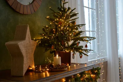 Праздничное волшебство: 10 способов украсить дом новогодними гирляндами |  Joy-Pup - всё самое интересное! | Дзен
