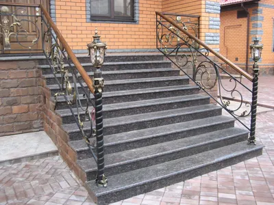 Какие бывают уличные лестницы? На что нужно опираться при выборе уличных  лестниц