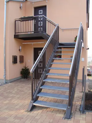 Лестницы уличные из металла - Крыльцо в загородный дом.