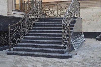 Уличная лестница в дом | Купить уличную лестницу для частного загородного  дома в компании ОМАН