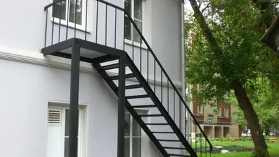 Металлическая лестница на крыльцо купить по цене от 55000 рублей в Москве,  железная сварная лестница из металла для крыльца | «Девять Ступеней»
