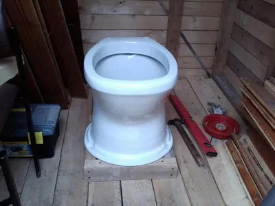 4 ужасные ошибки при строительстве туалета, как сделать туалет на даче и не  бояться в него зайти после! | Своими-руками.ру | Дзен