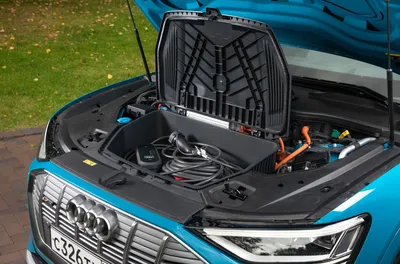 Колонка про Audi e-tron в средней полосе: электромобиль для консерваторов —  Тест-драйв — Motor