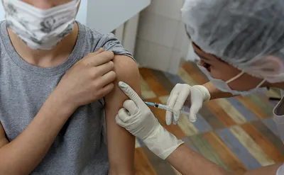 В России началась массовая вакцинация от COVID-19 — РБК