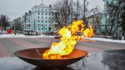 Вечные огни - не только дань памяти погибшим, но и символ отношения к  прошлому