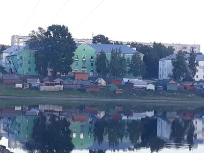 Церковь Введения во храм Пресвятой Богородицы, Верхние Серги  (Нижнесергинский район (Нижнесергинский МР и Бисертский ГО)), фотография.  общий вид в ландшафте