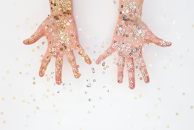 Фотки рук с веснушками: красота в деталях