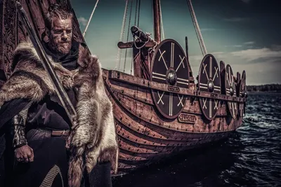 Как выглядят герои сериала «Викинги» в обычной жизни | Пикабу