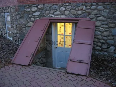 Как устроить вход в подвал частного дома с улицы - пошаговая инструкция |  Angate