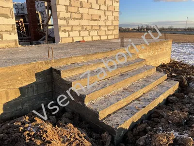 Уличные металлические лестницы на крыльцо | Купить готовую лестницу для  крыльца на металлическом каркасе в СПб