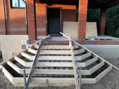 Входная лестница в дом из металла на улице | Фото, обзор