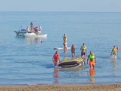 Семья На Водных Лыжах Водные Виды Спорта Для Детей — стоковые фотографии и  другие картинки Гидроцикл - iStock