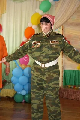 Русский солдат грустный. Воин скорбит. скучные военные в России . Векторное  изображение ©popaukropa 179957620