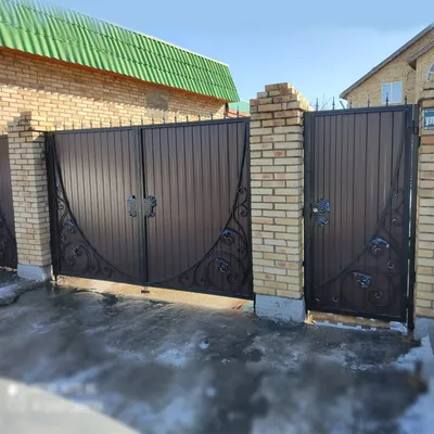 Заказать белые кованые ворота для дома с установкой в компании Забор НН.  Работы \"под ключ\": от замера до монтажа.