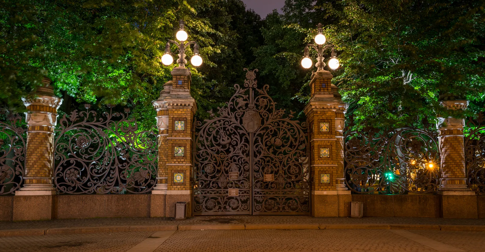 Ограда Михайловского сада в Санкт-Петербурге