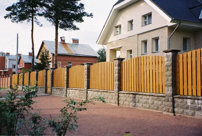 Забор из ДПК вокруг участка частного дома - SAVEWOOD