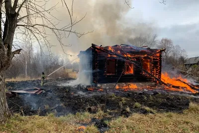 Руины Стены Дома Окна Текстуры Ретро Фон Грязный Древний Городской Заброшенный  Дом С Разбитыми Деревянными Окнами — стоковые фотографии и другие картинки  Антиквариат - iStock