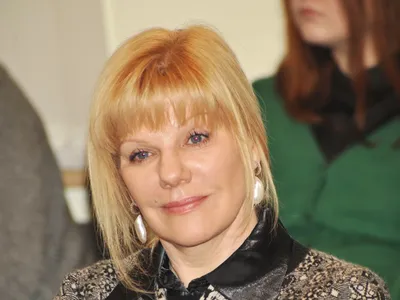 На фоне слухов об увольнении Александры Захаровой из «Ленкома» стало  известно о ее гонорарах - Вокруг ТВ.