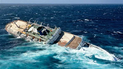 Гигантский затонувший корабль, очень …» — создано в Шедевруме