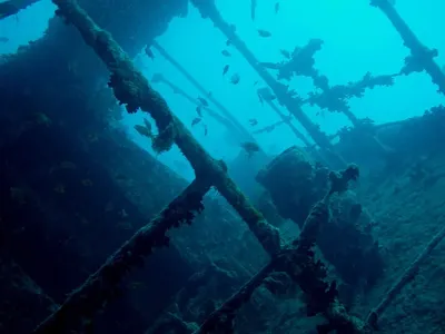 Кладбище затонувших кораблей в Каспии чиновников не беспокоит
