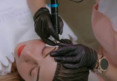 Изображение: как выглядят заживающие брови после татуажа