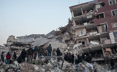 В Турции нашли дефекты в конструкциях разрушенных при землетрясении домов —  РБК