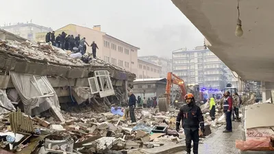 Землетрясение в Турции унесло жизни 1000 человек: что известно, фото