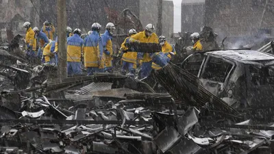 Япония после землетрясения: цунами нет, АЭС работают - YouTube